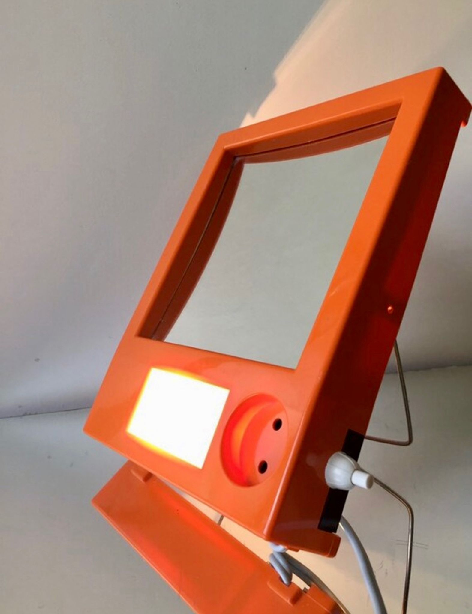 Miroir de courtoisie du milieu du siècle design danois