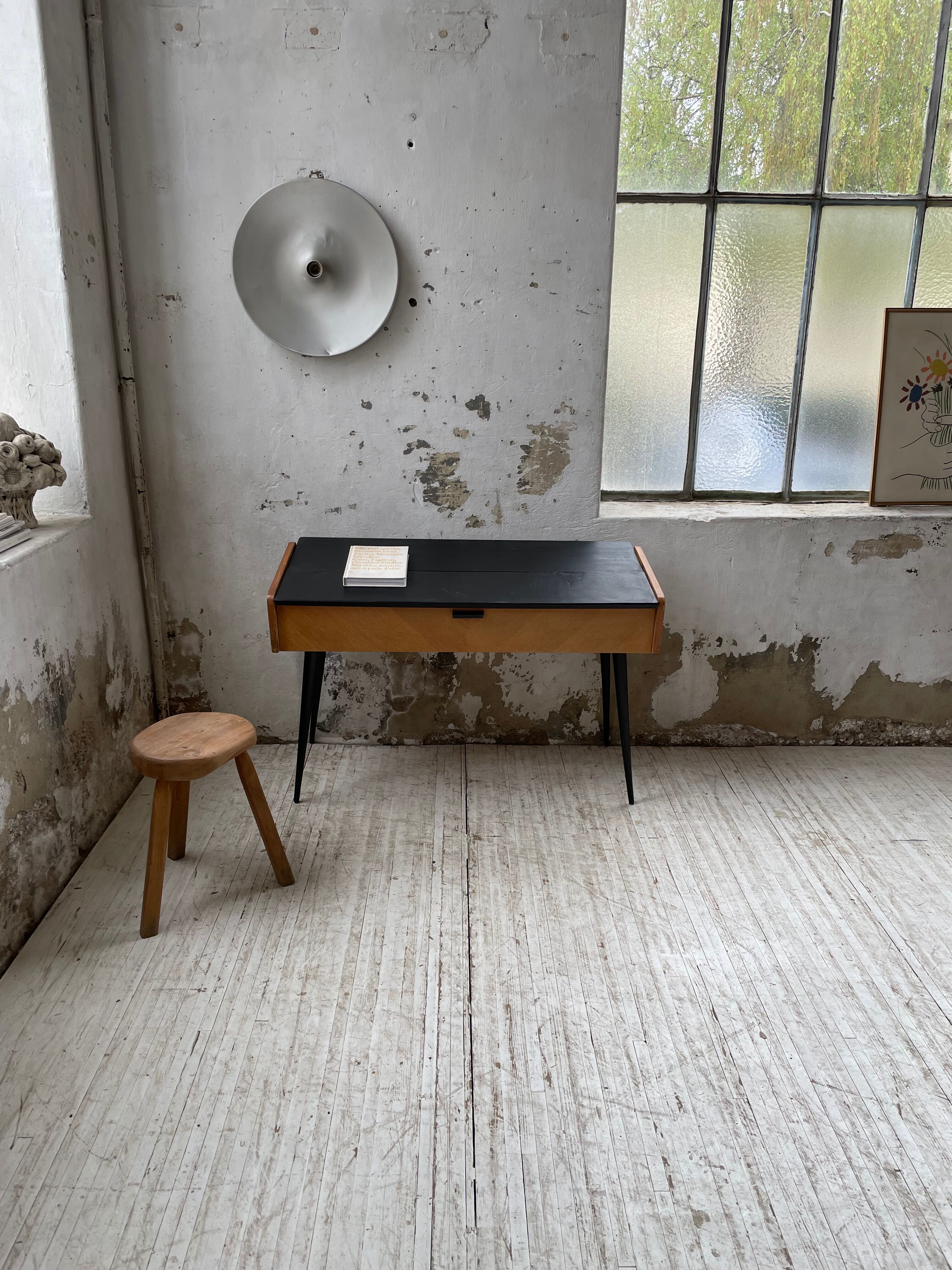 Console desktop feet compass 60s