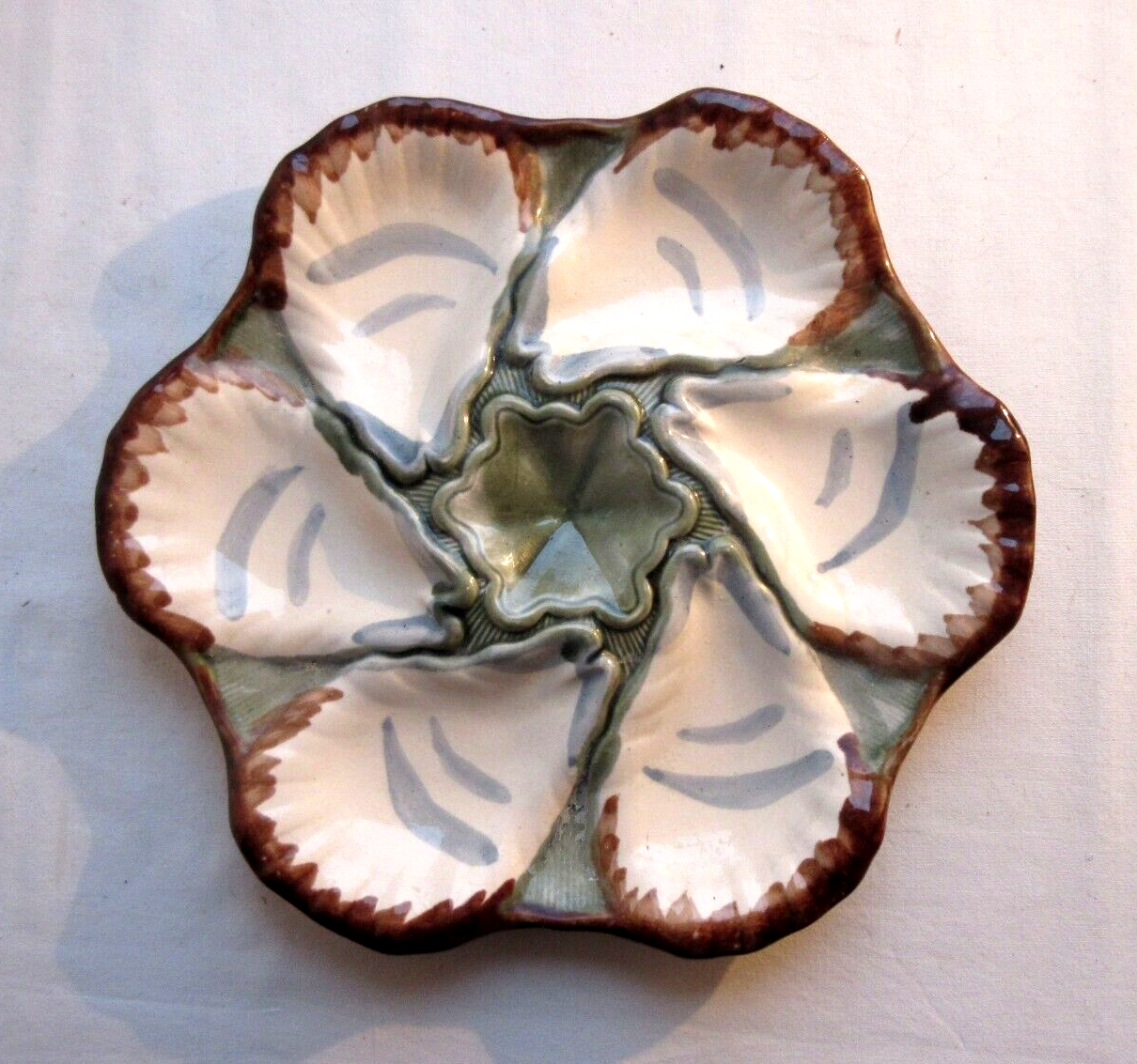 Oyster plate signed Terre de Fer Longchamp.
