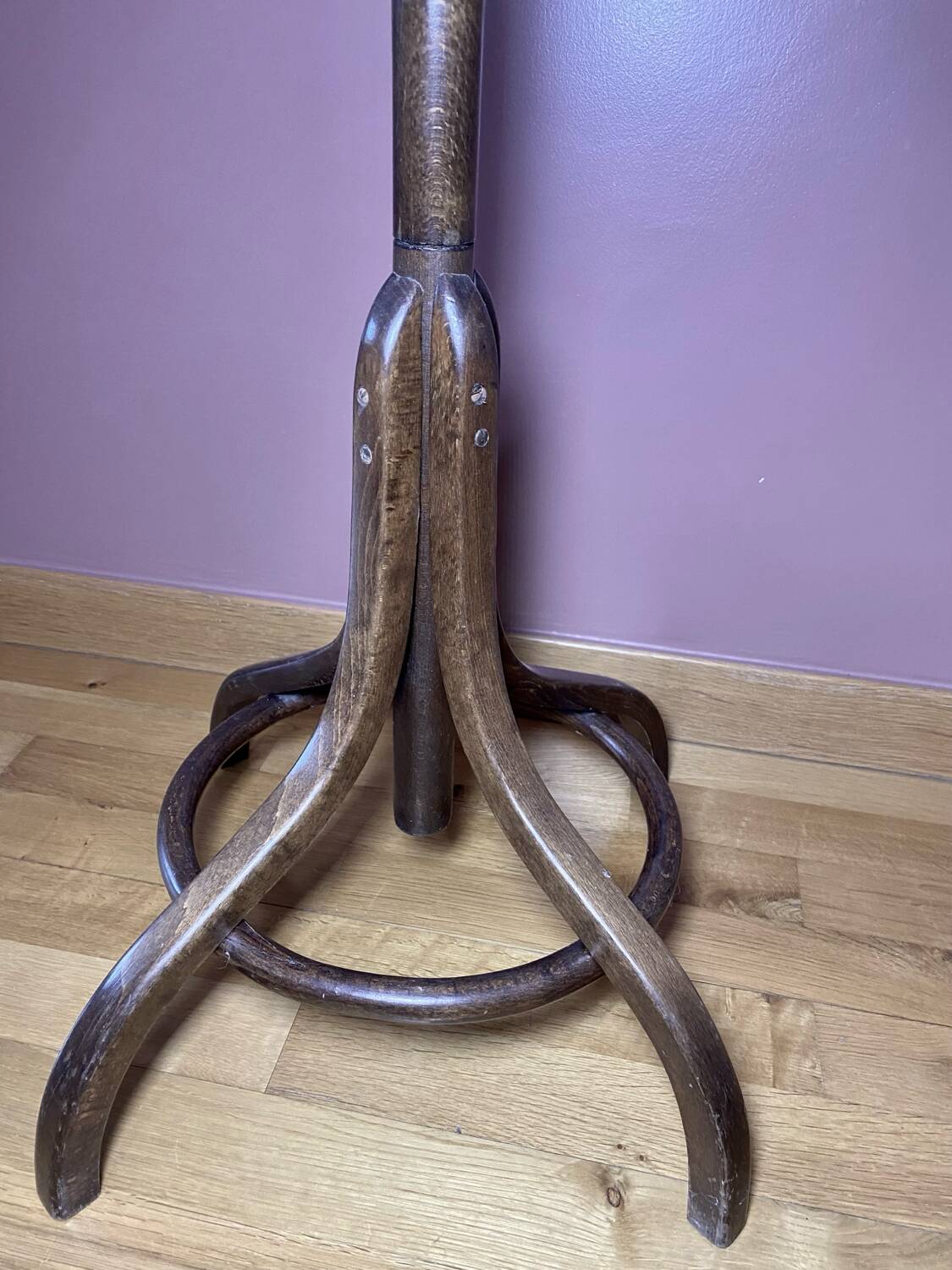 Coat rack on curved wooden stand, Baumann or Thonet style parrot