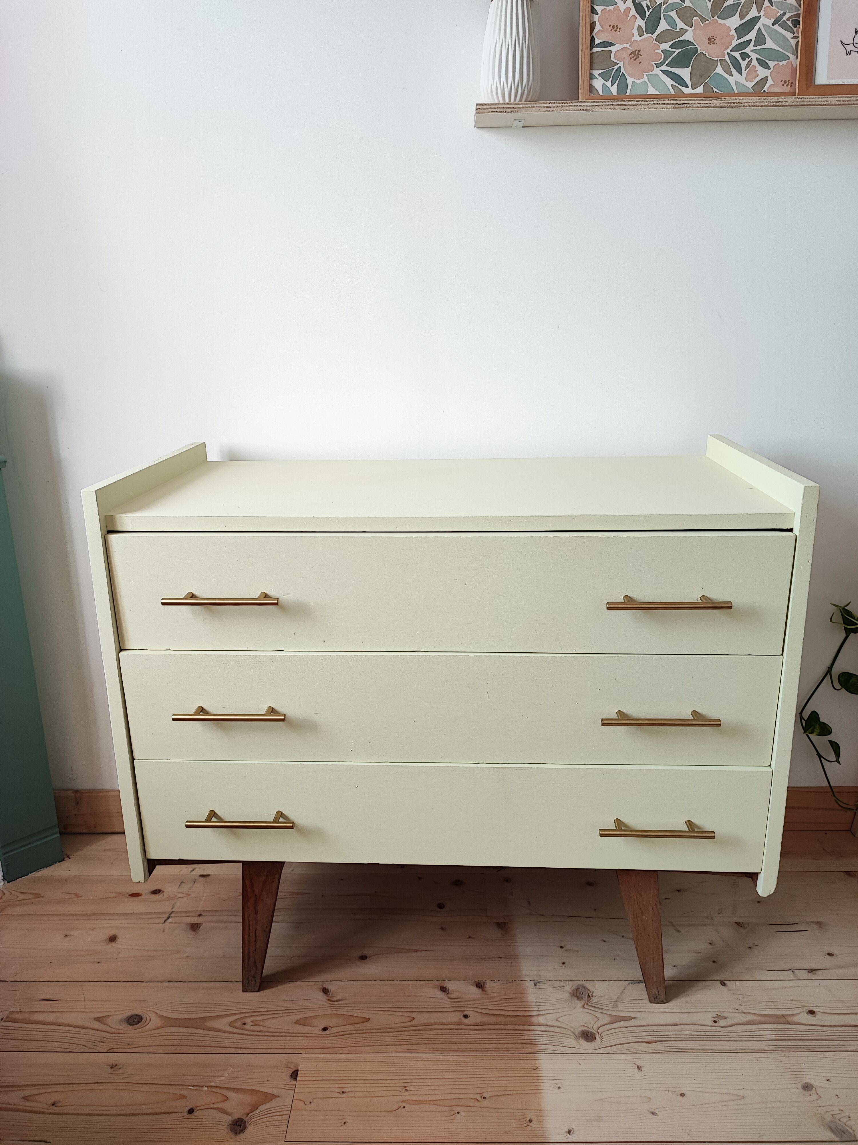 Vintage verbena chest of drawers