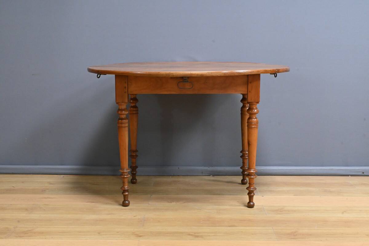 Table for 4 to 10 people with cherry wood extensions, Louis Philippe style – Late 11th century