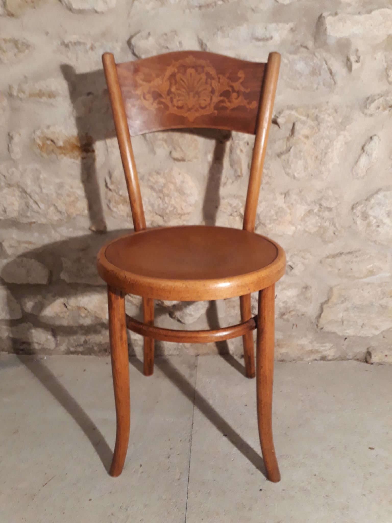 Chaise bistrot en bois courbé dossier avec décor