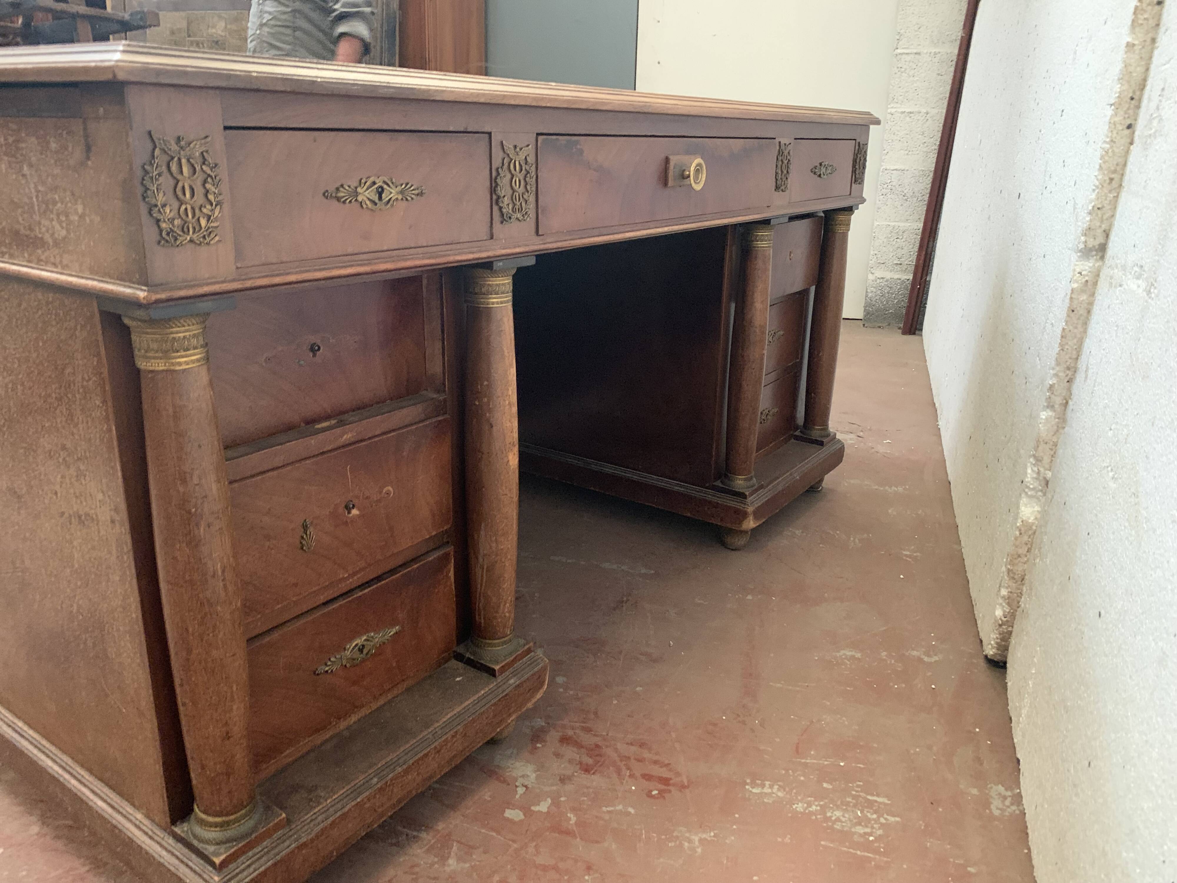 Bureau a caissons de style Empire en acajou et placage XX siècle