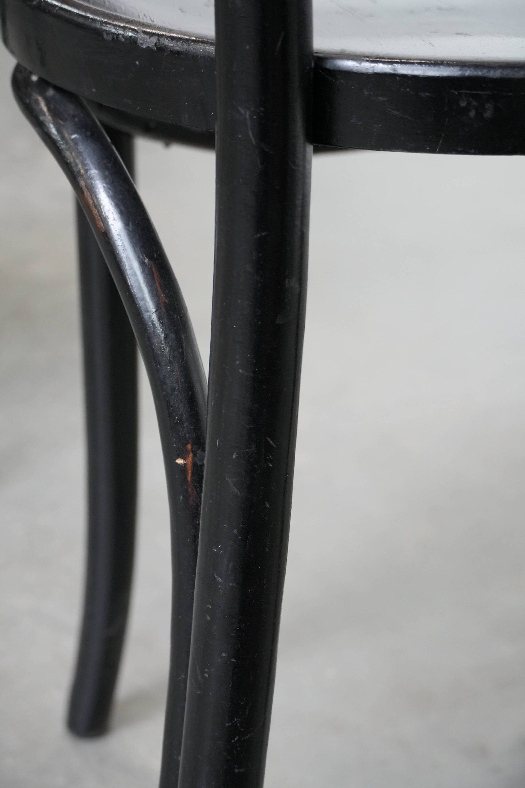 Set of 6 black vintage  bistro chairs with elegant design