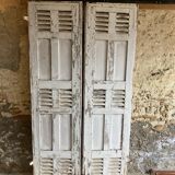 4 pairs of louvered flaps