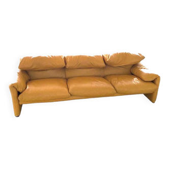 Maralunga Cassina leather sofa by Vico Magistretti