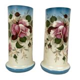Paire de vases en opaline à décor émaillé, fin XIXe