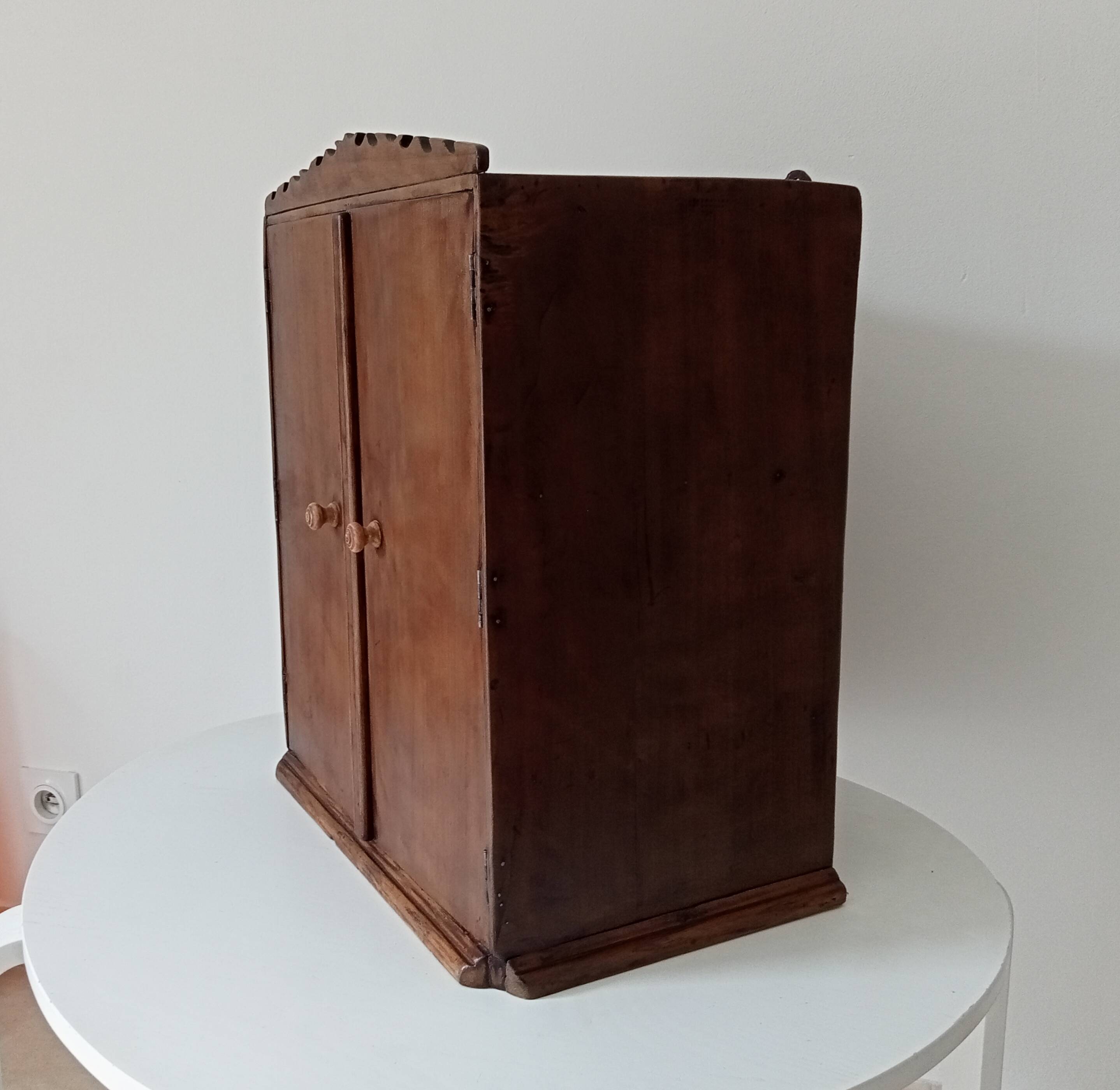 Old popular art medicine cabinet early 20th century