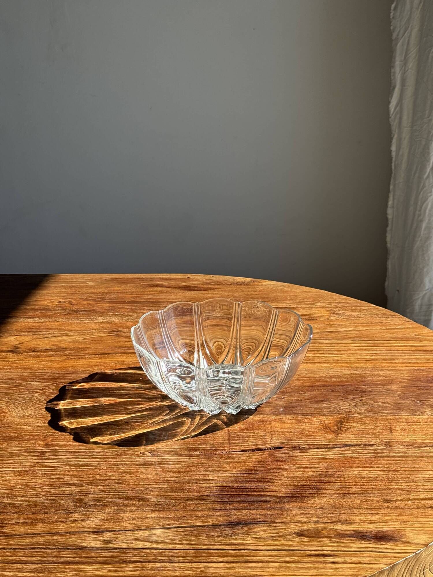 Small vintage Arcoroc Codec glass salad bowl with stylized petal patterns