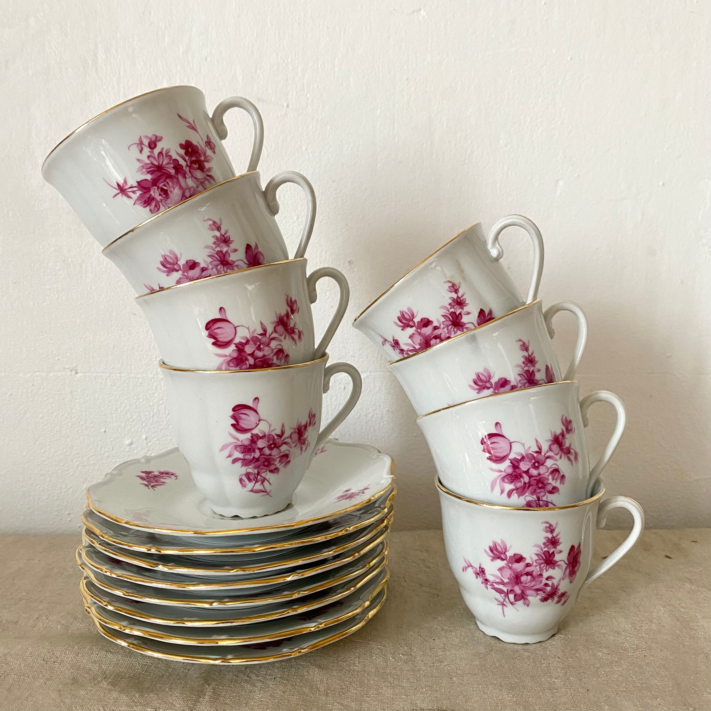 Tasses en porcelaine fleuries