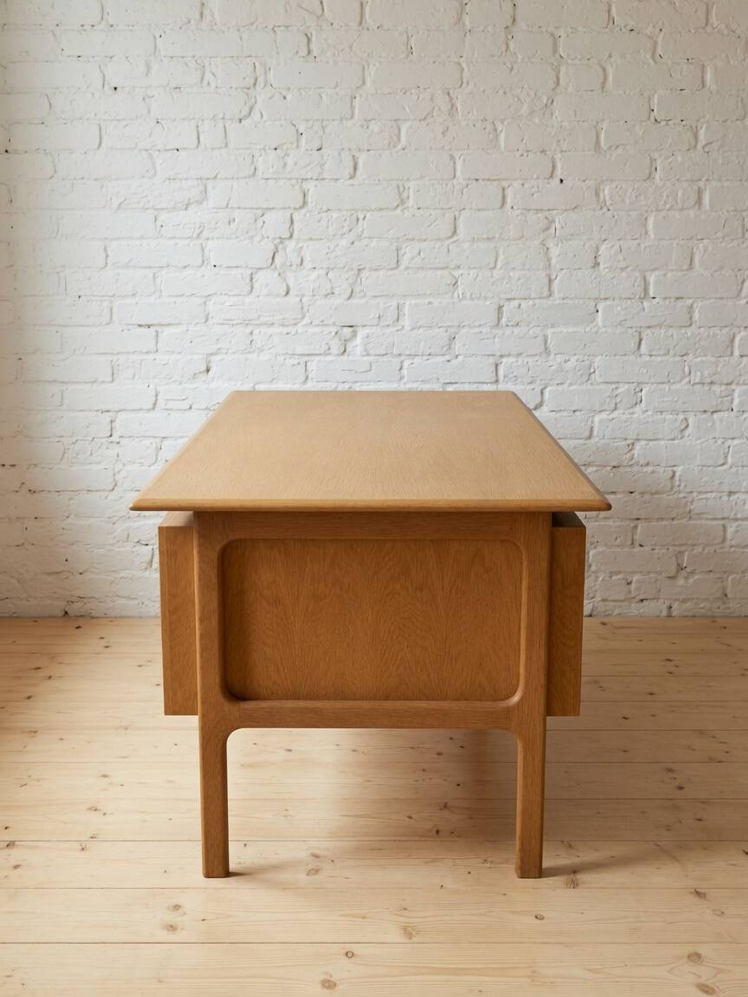 Bureau exécutif en chêne par Arne Vodder de Brouer Møbelfabrik, Danemark, années 1960.