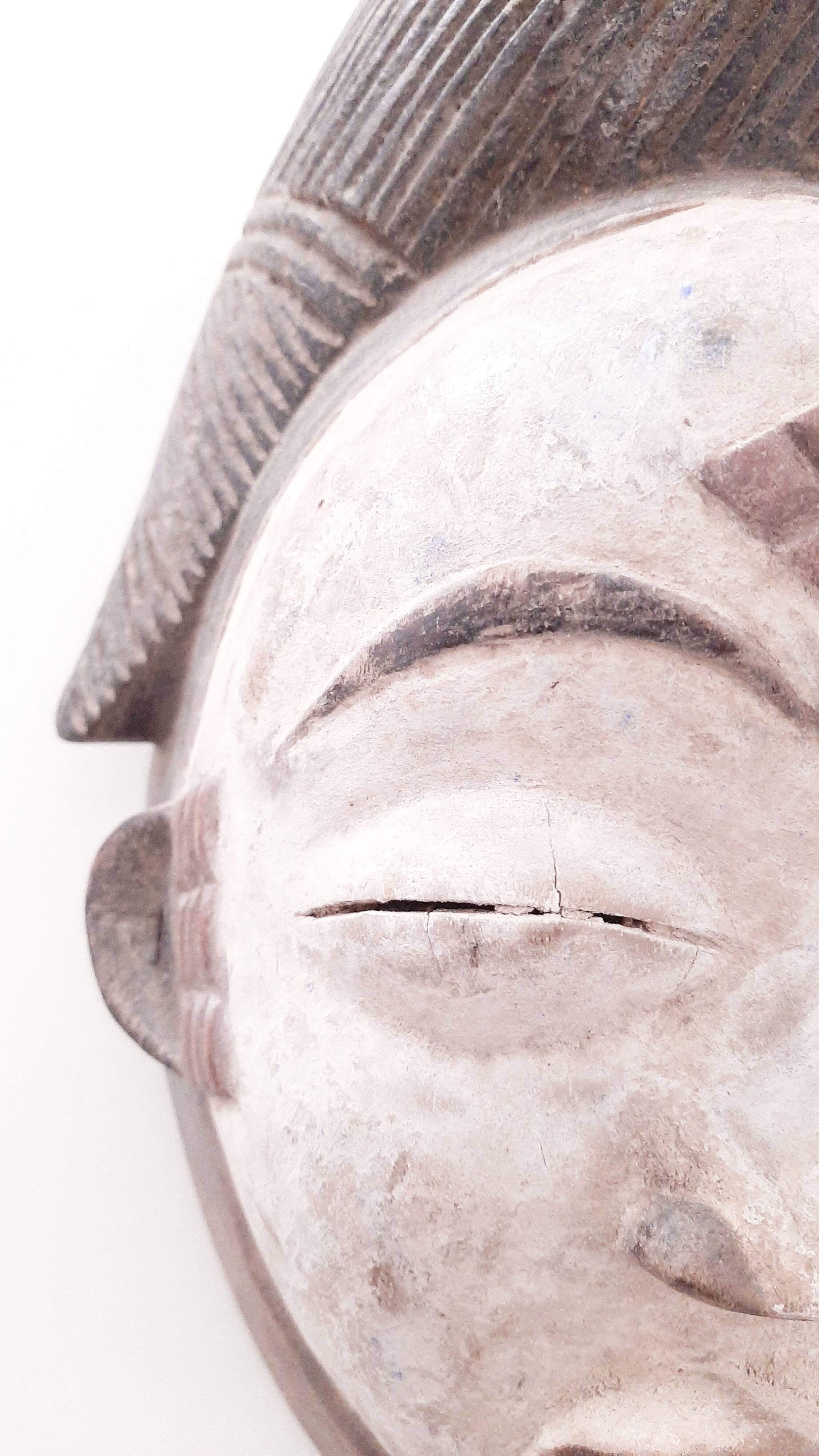 Punu mukuyi mask in solid wood H:29cm African mask from Gabon