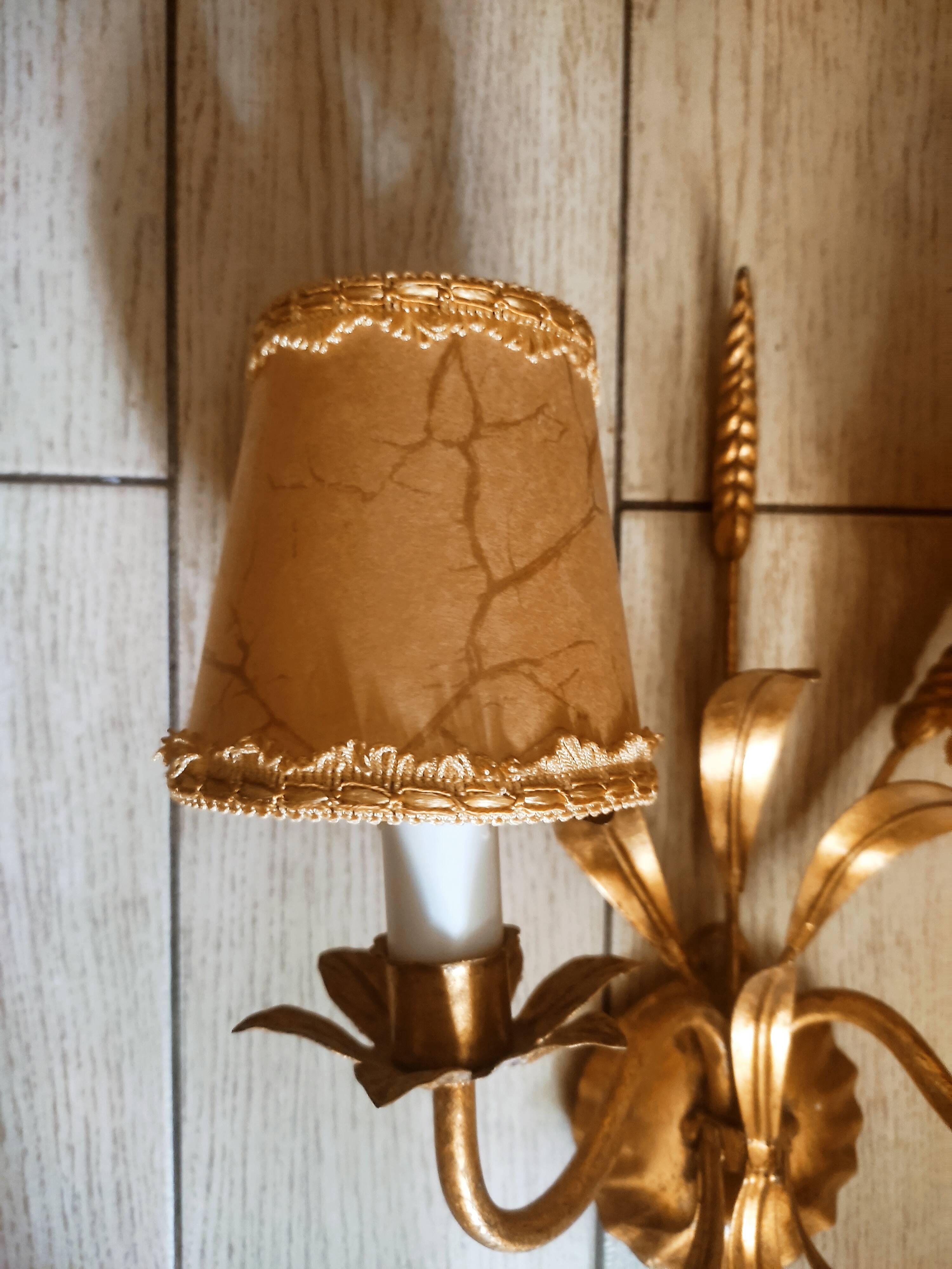Double wall lamp in golden metal ears of wheat
