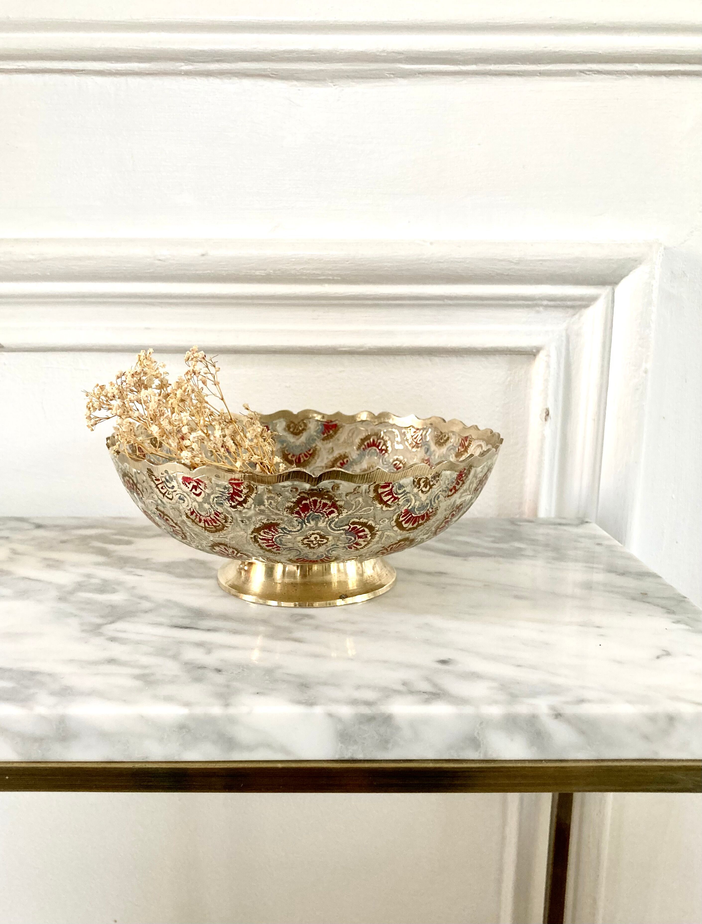 Vacuum pocket enamelled brass cut