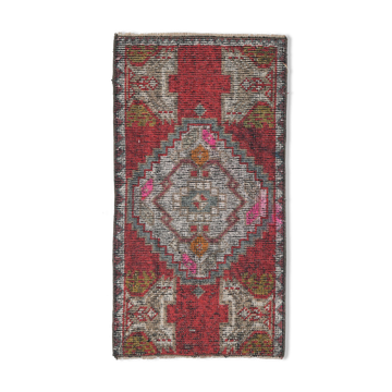Red turkish rug 90x48cm