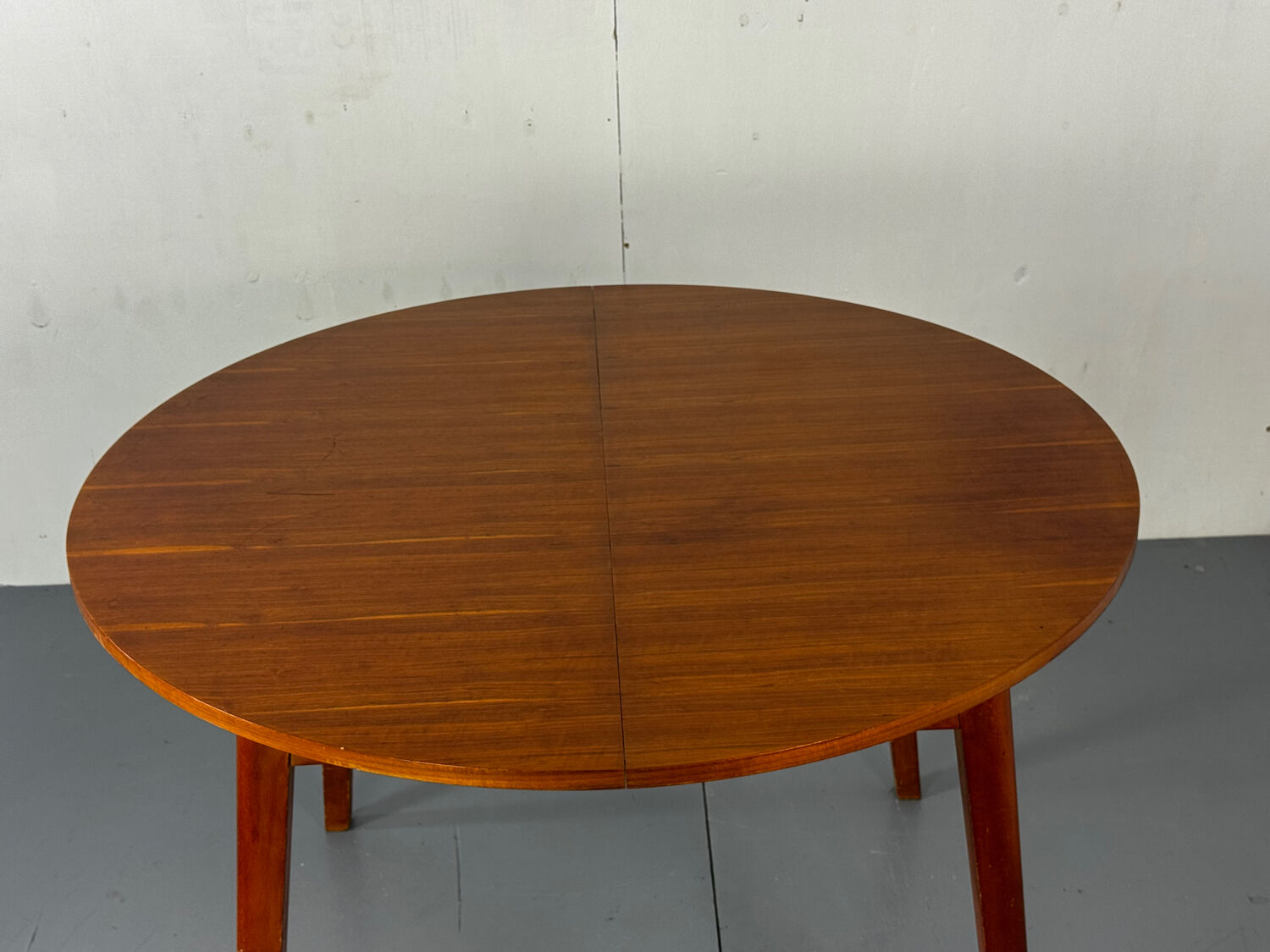 Table à manger ronde extensible moderniste danoise du milieu du siècle, 19