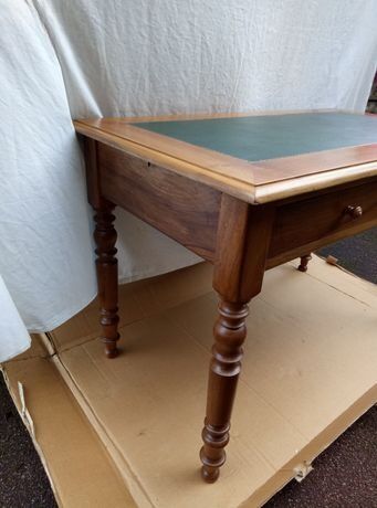 Ancien bureau en noyer massif