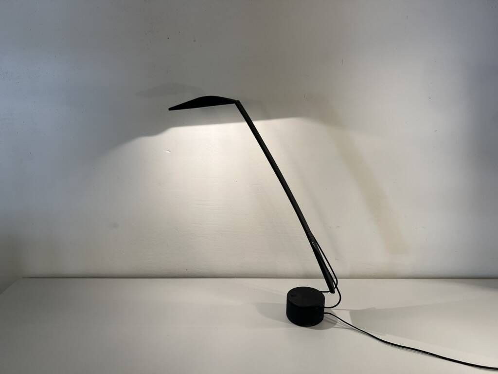 Dove Barbaglia & Colombo vintage desk lamp from the 1980s.