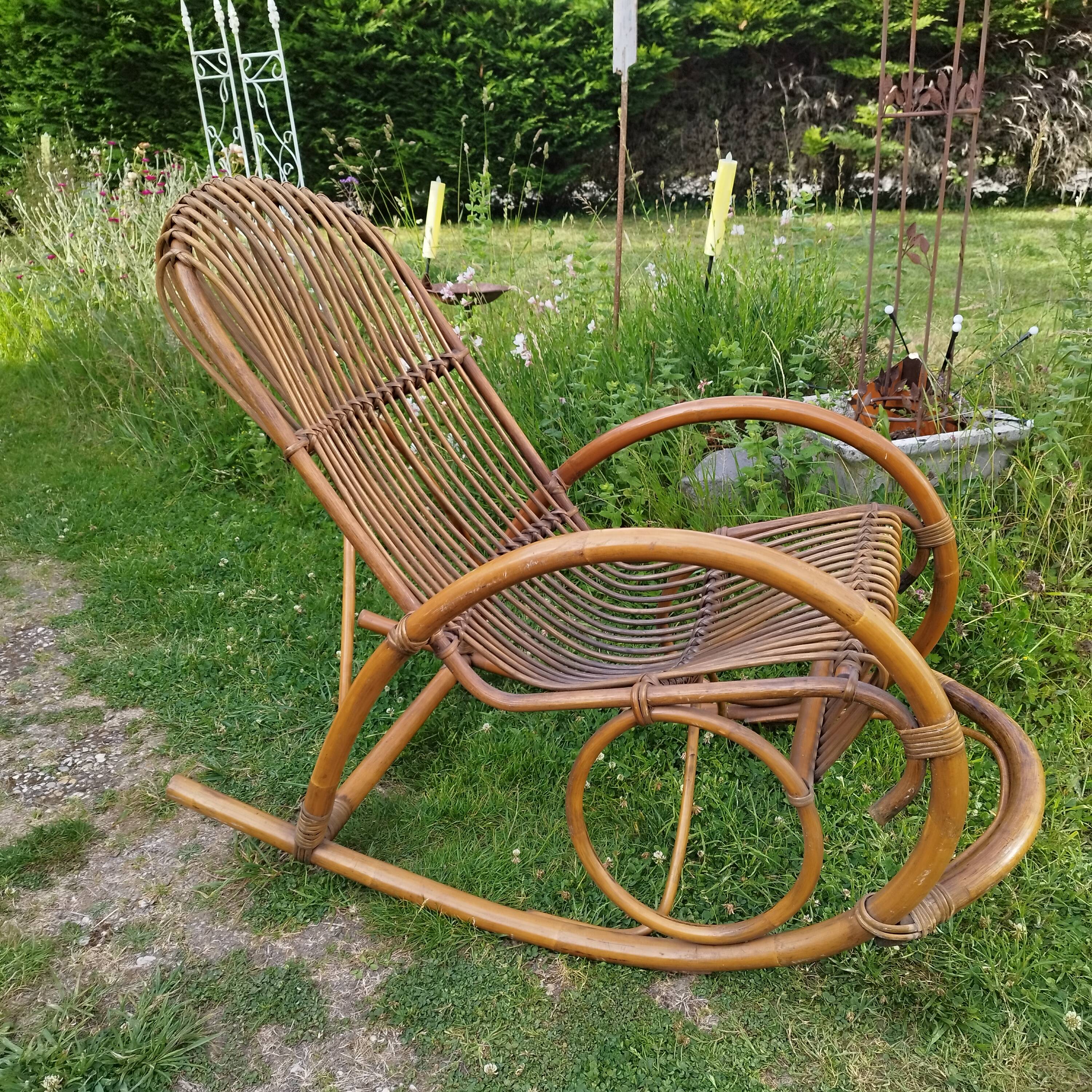 Rocking-chair vintage rotin