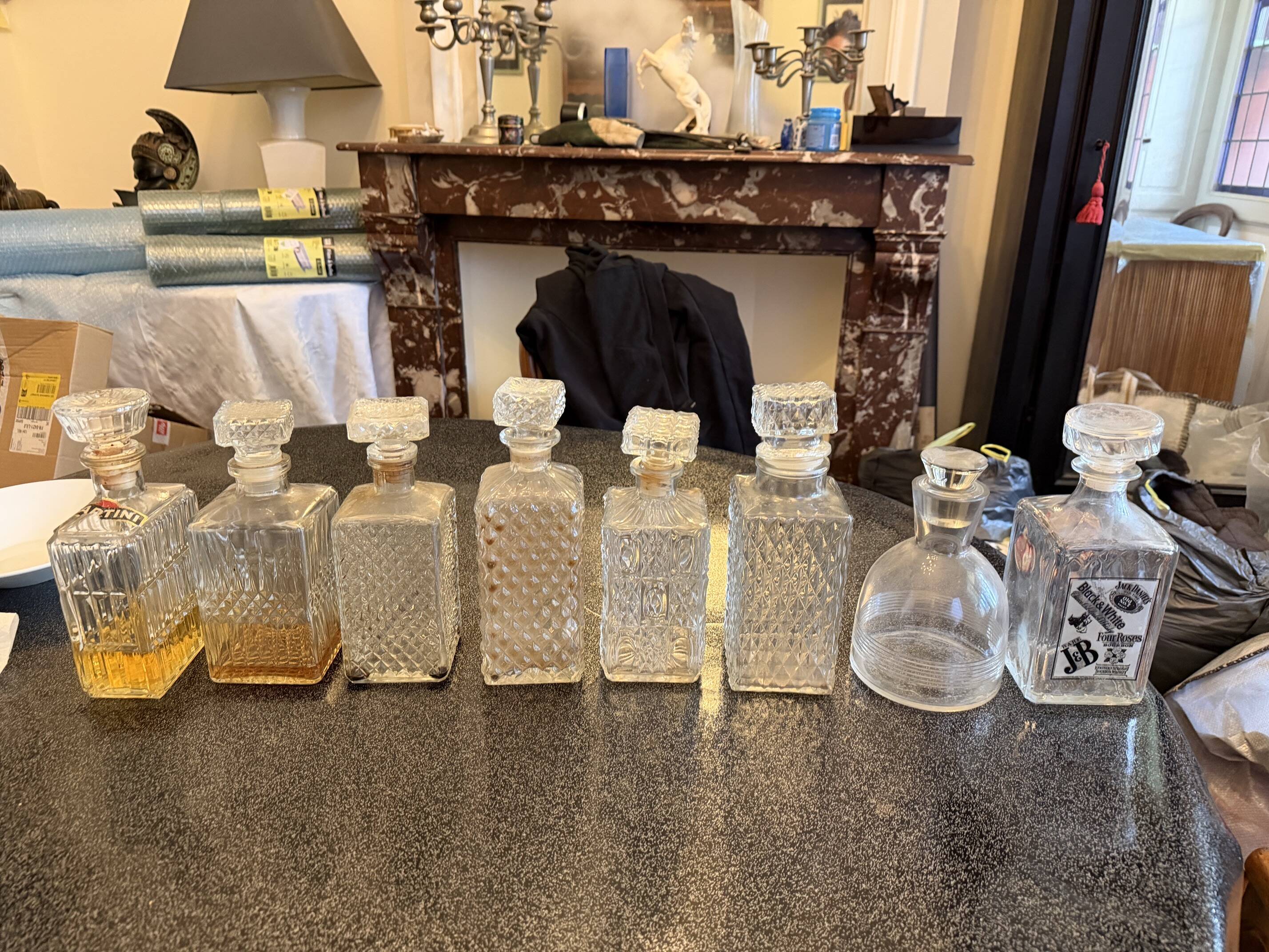 Full bar - 7 decanters / bottles for spirits