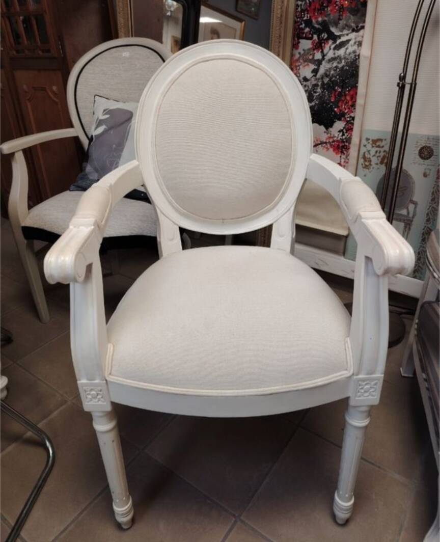 Medallion armchair