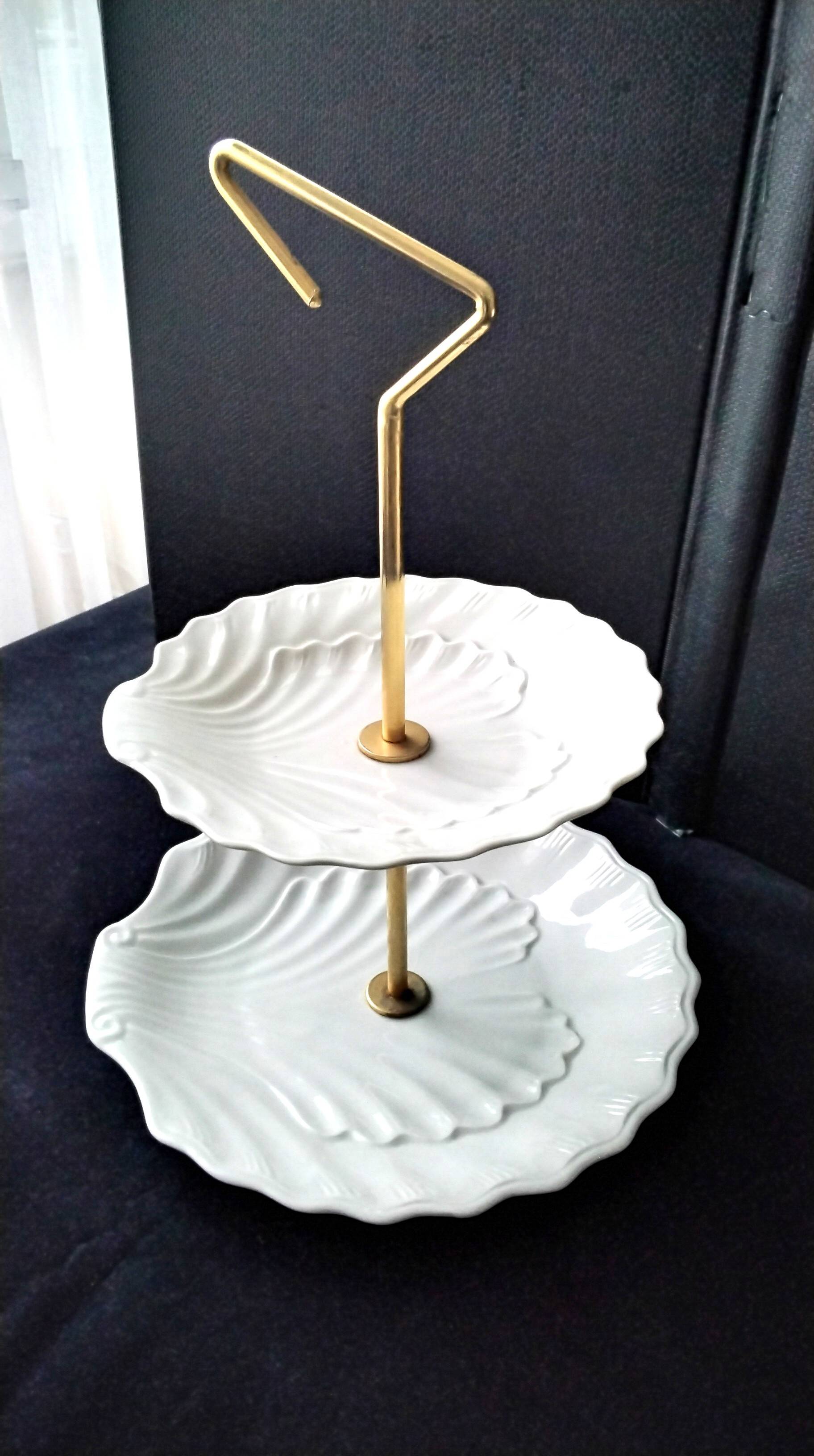 Silent servant in white porcelain