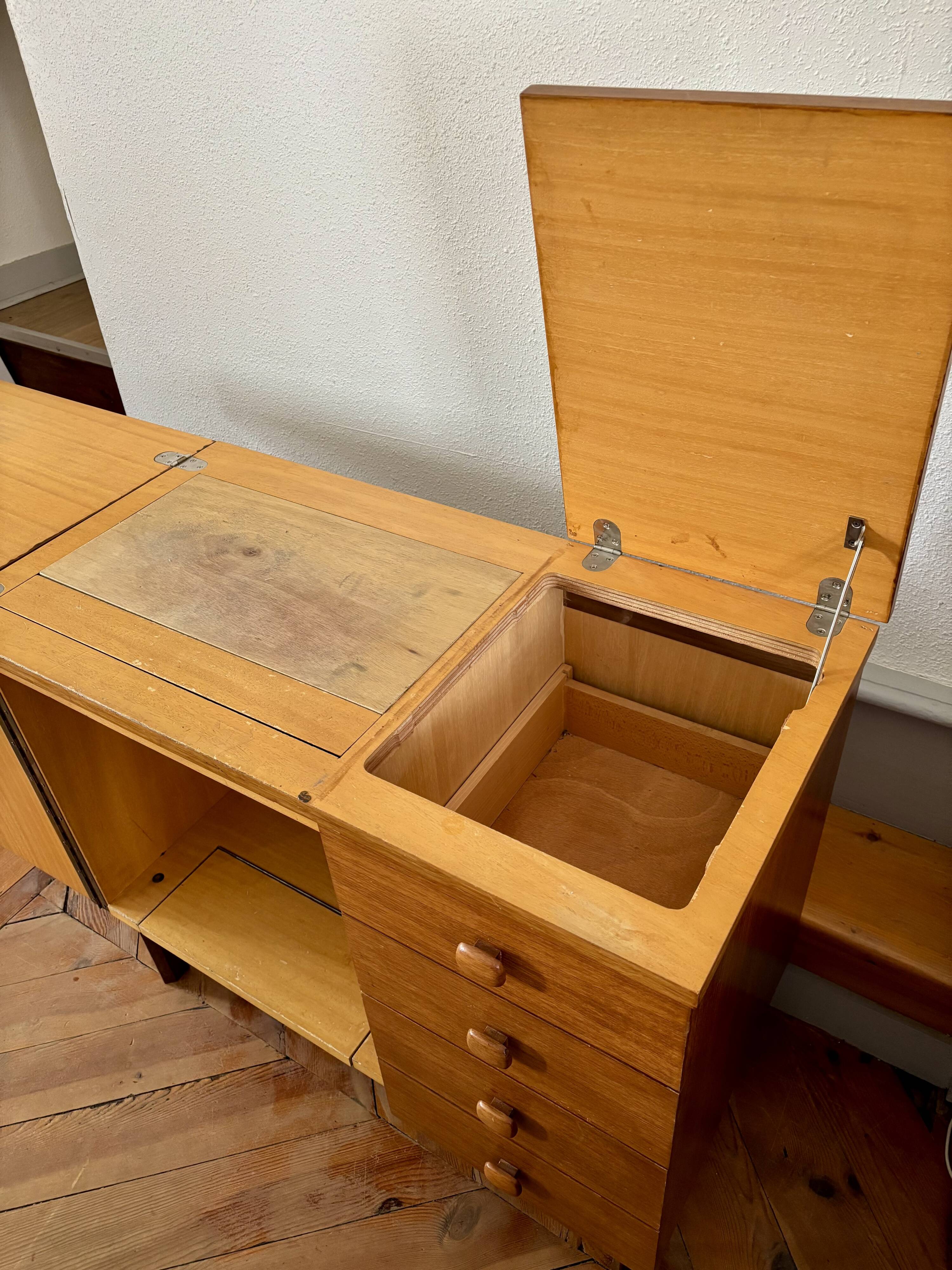 Vintage 1960 sideboard buffet