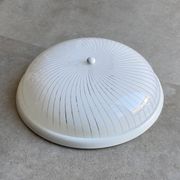 Plafonnier vintage de l’ère spatiale, abat-jour rayé en plastique