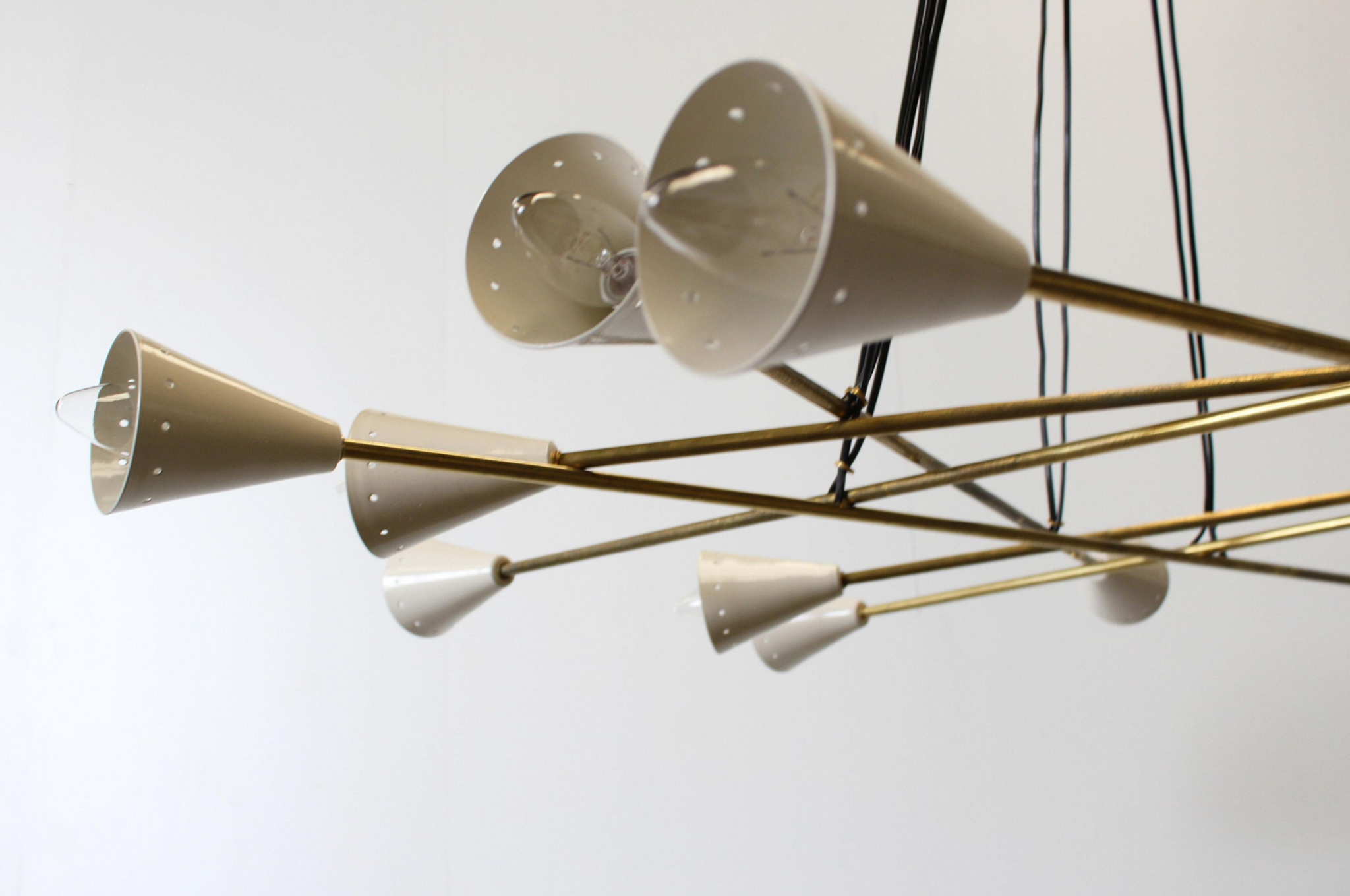 Intrigo sputnik white lustre