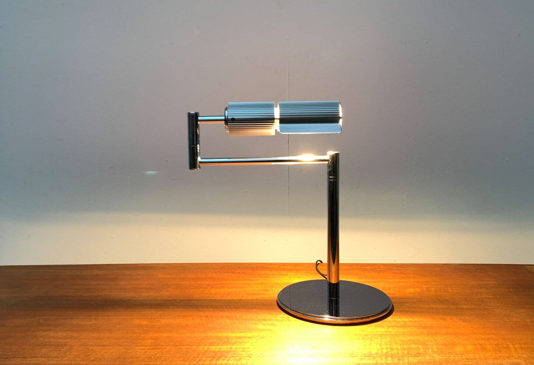 Lampe de table Haloprofil de l'ère spatiale vintage par V. Frauenknecht pour Swisslamps International, années 1970