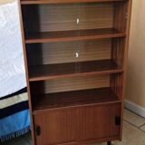 Vintage: Wooden display cabinet with 5 shelves, 4 metal legs.