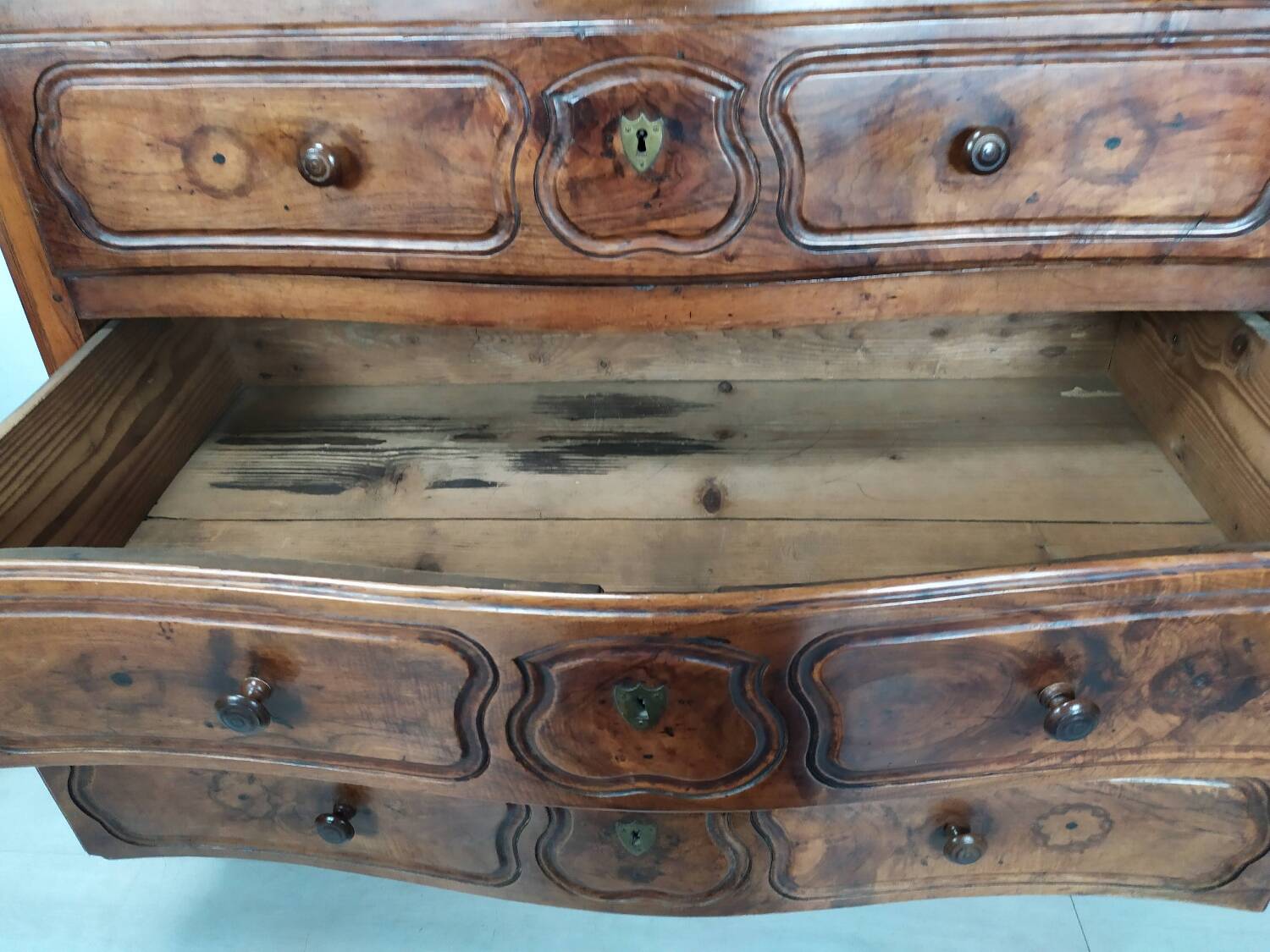 Louis XV chest of drawers