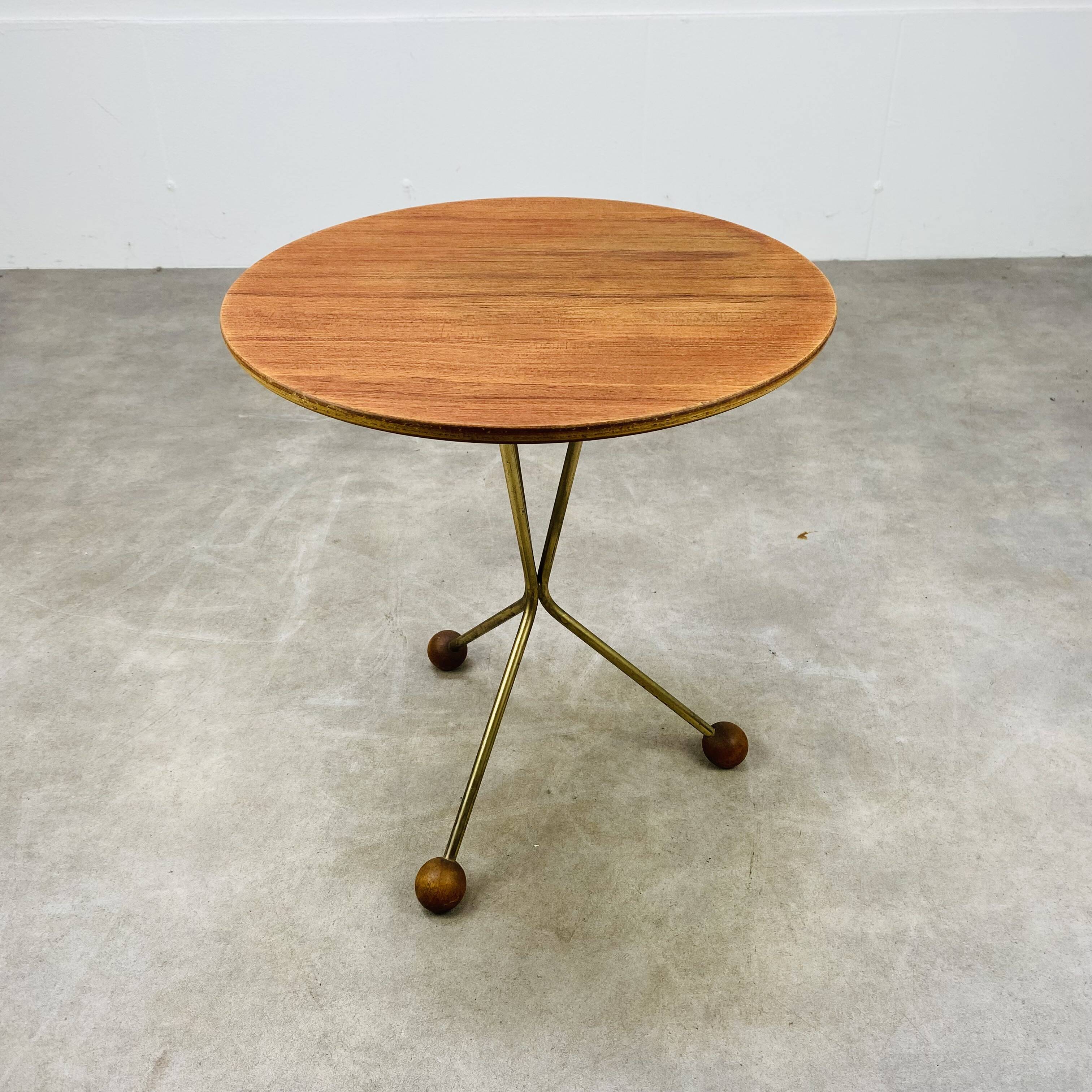 Table d'appoint tripode par Albert Larsson pour Alberts Tibro style scandinave