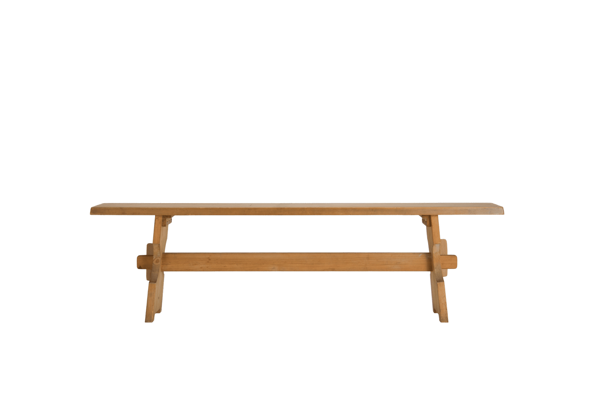 Une paire de bancs en pin brutalistes du milieu du siècle.