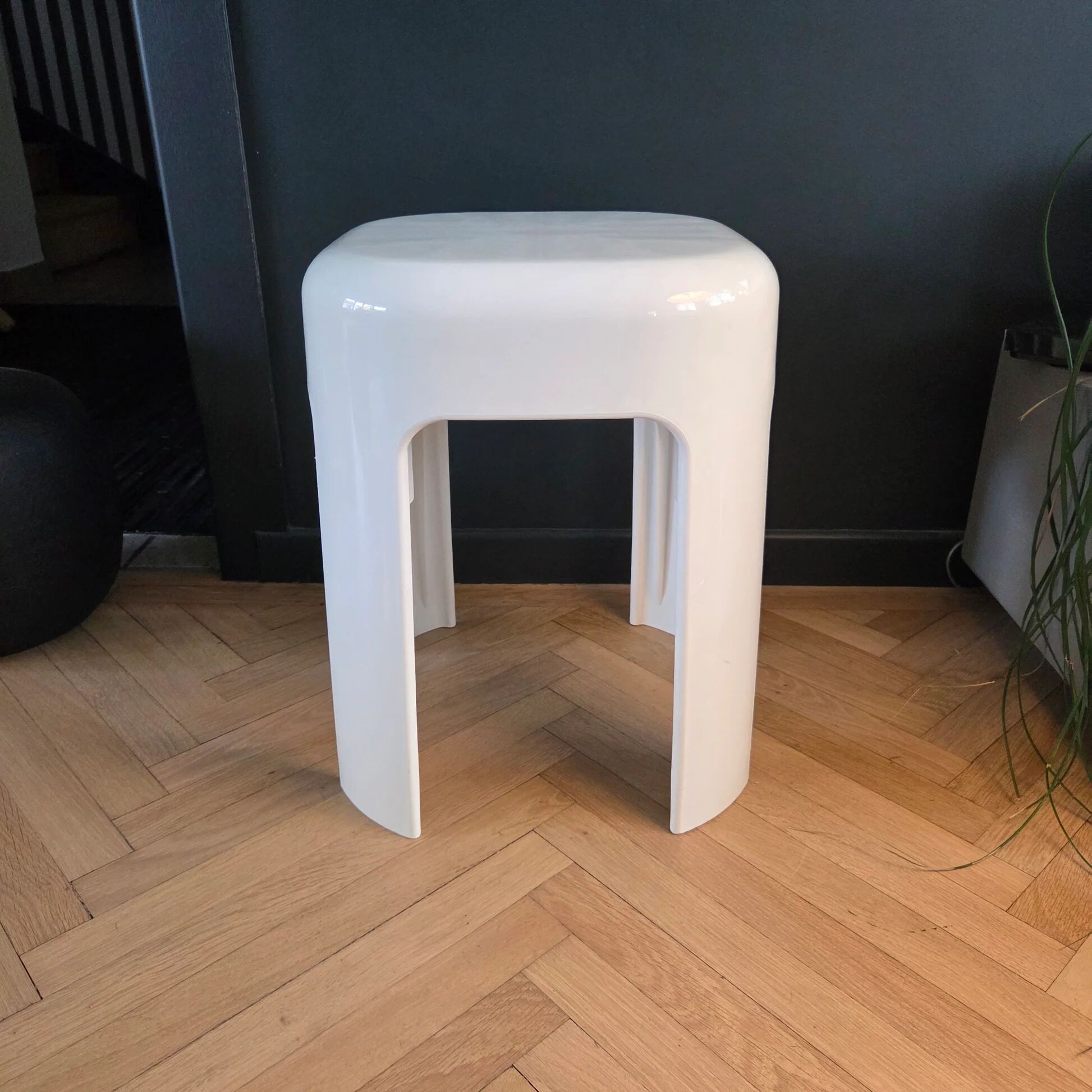 Stool - Vintage white plastic side table