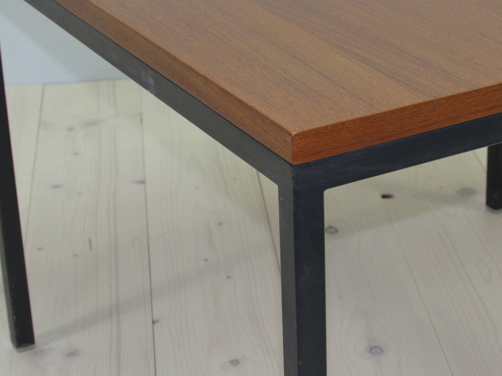 Table d'appoint en teck - Läsko Studioform International