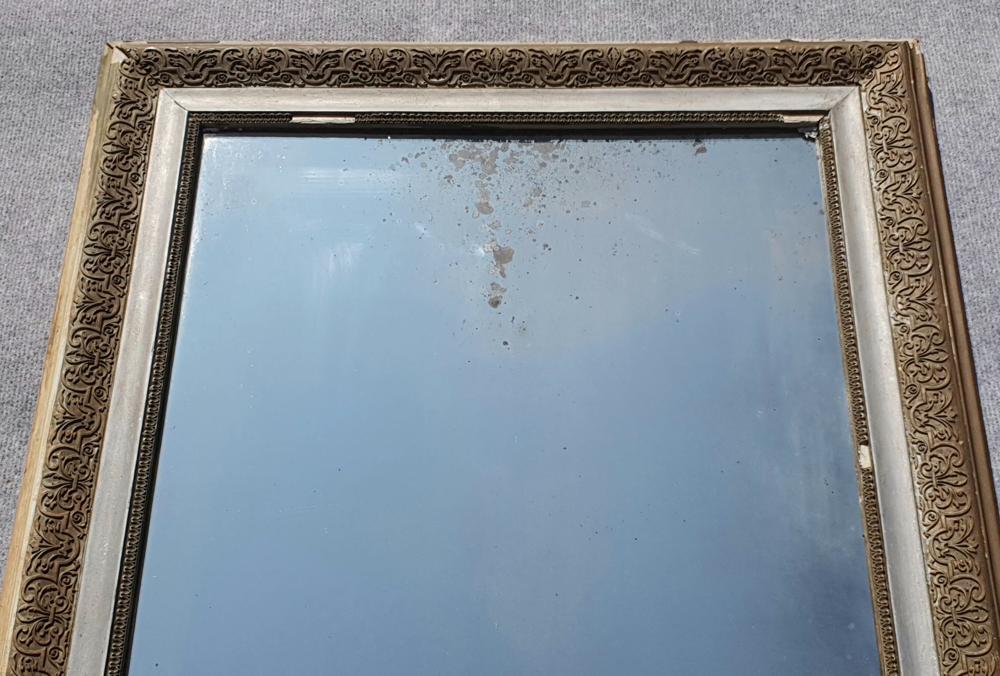 Miroir à fronton or et argent 71x115cm