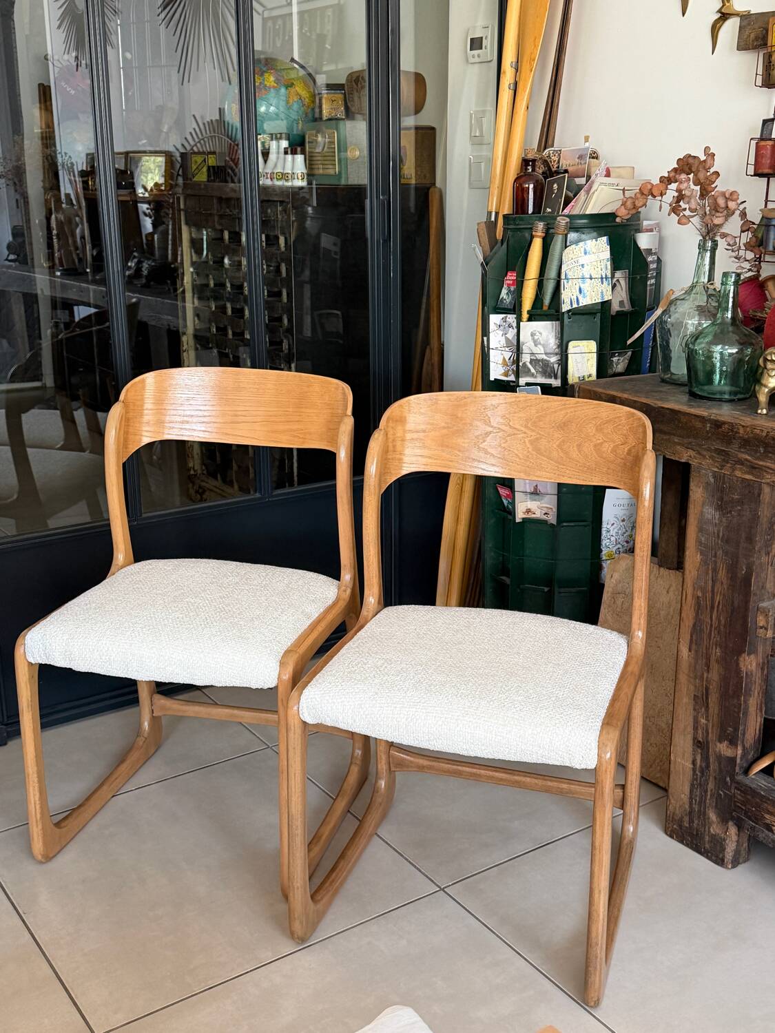Ancienne paire de chaises Baumann traîneau vintage