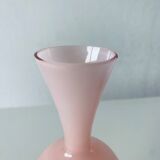 Vase ancien en opaline rose