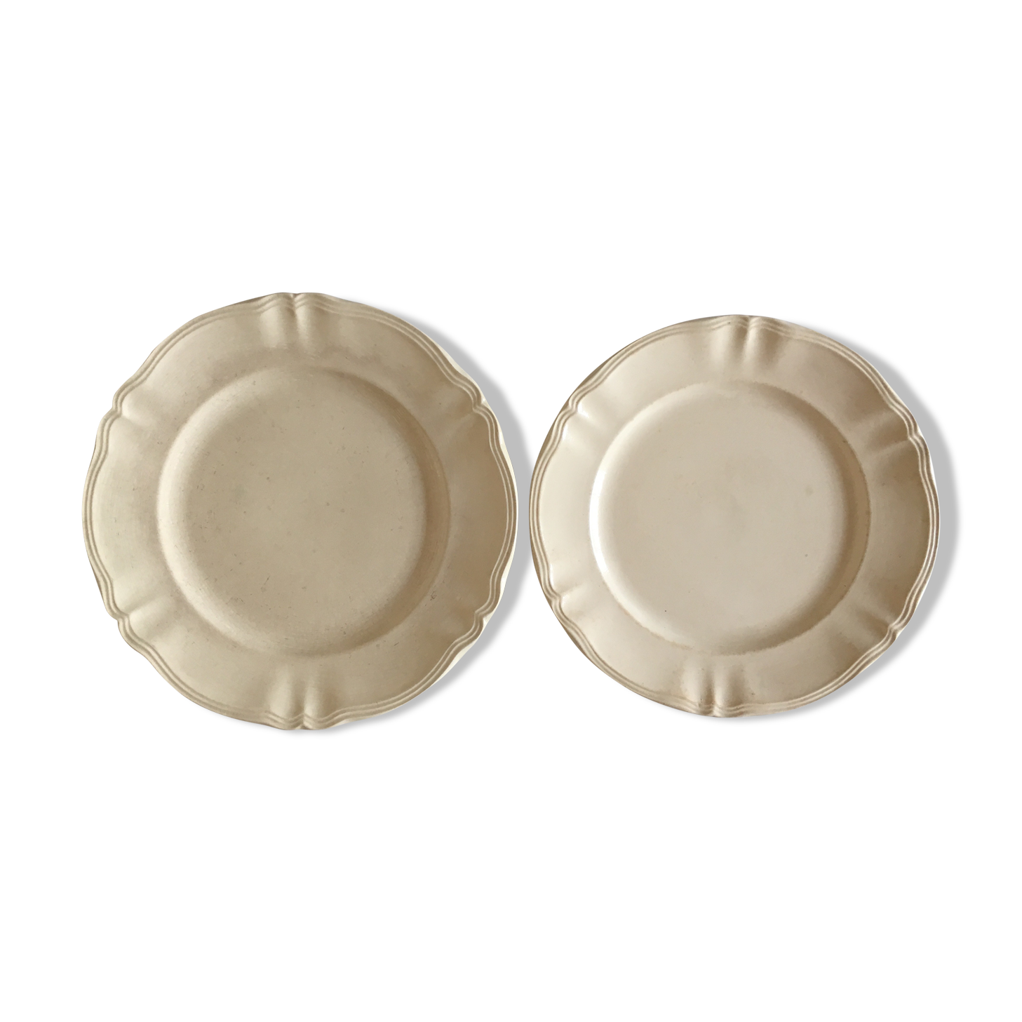 Pair of ivory dishes of Sarreguemines with 30 and 34cm