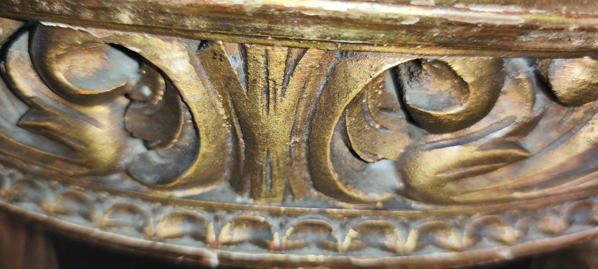 Antique Louis XVI style gueridon with veined marble, painted and patinated gilded wood.