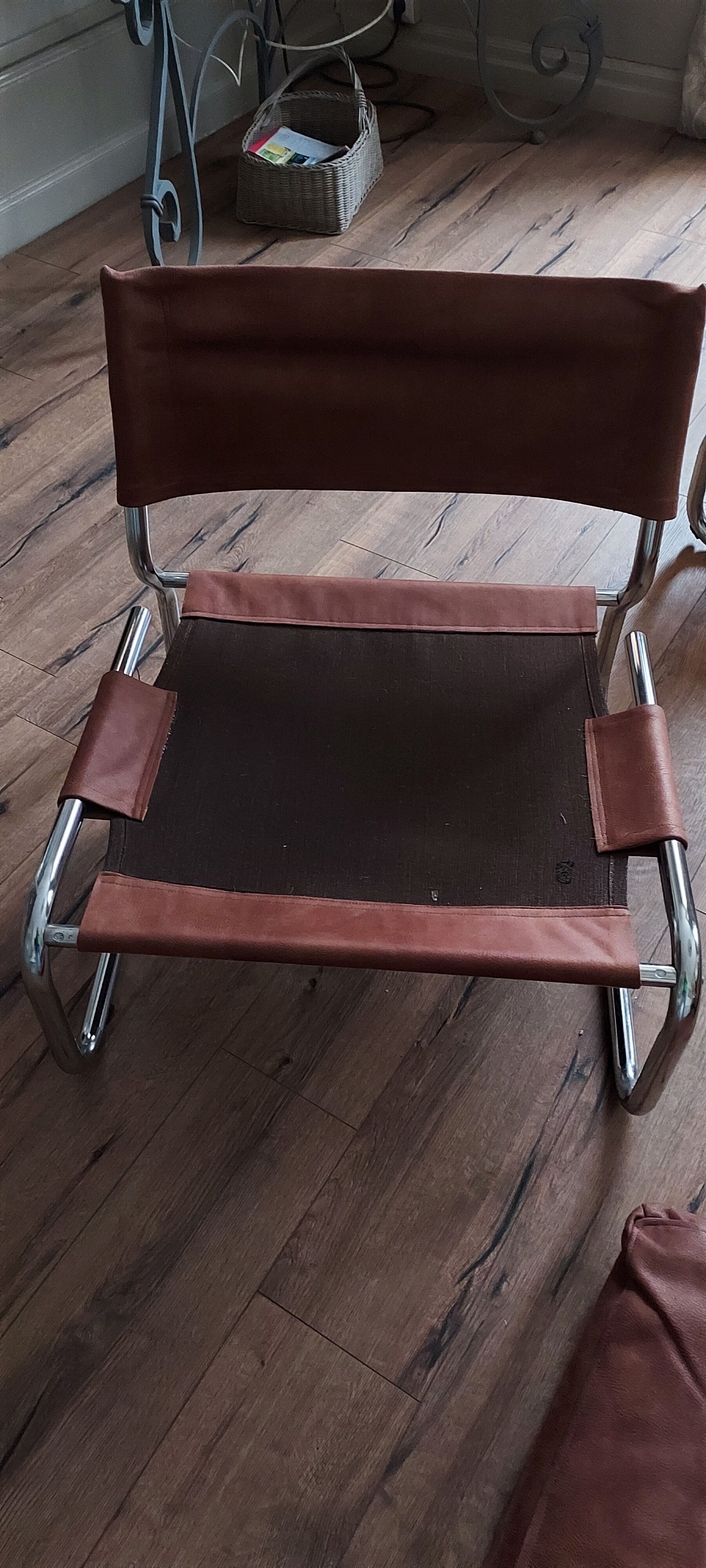 Paire de fauteuils design années 70/80