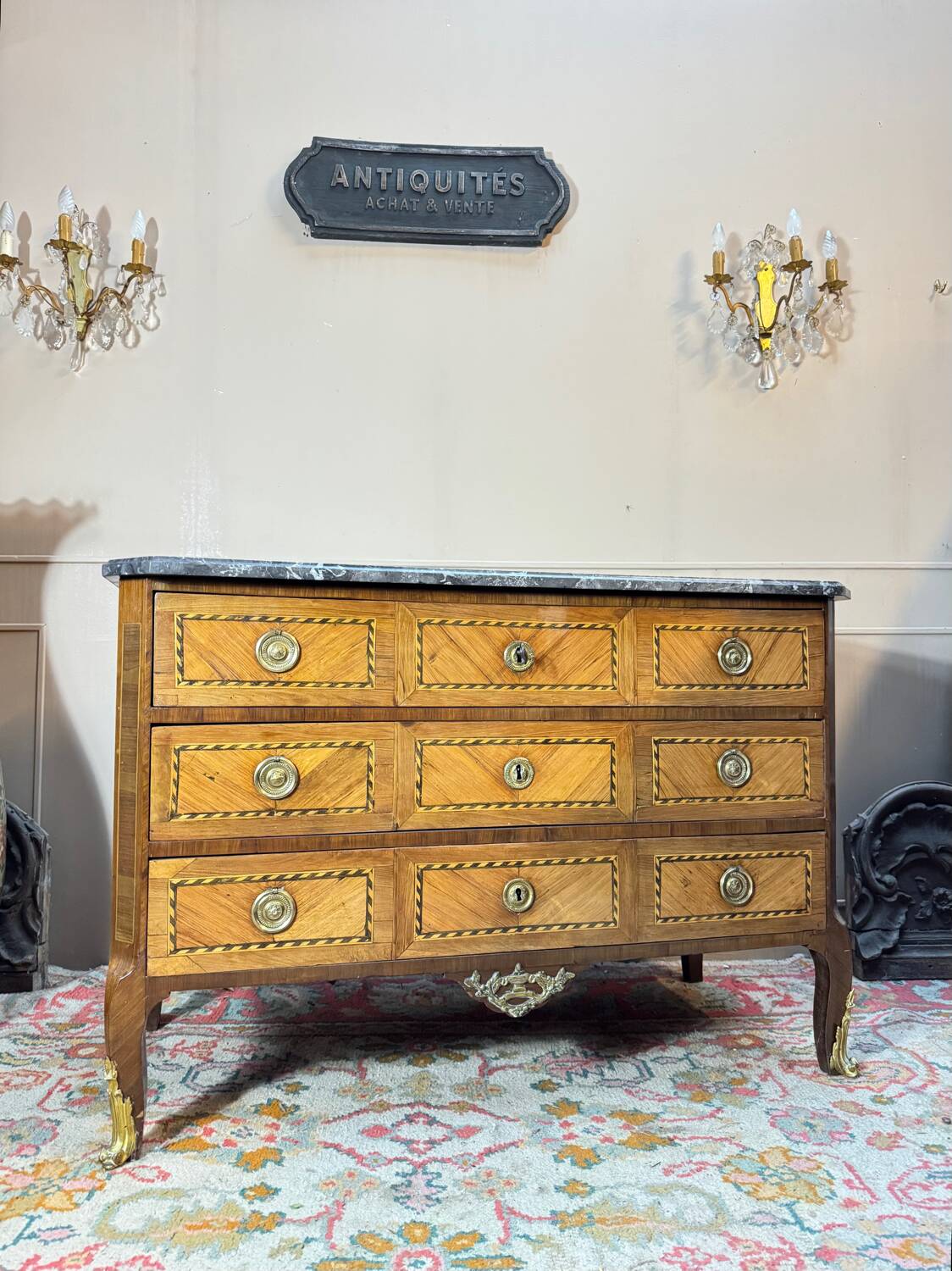 Commode en marqueterie d’époque transition xviii eme siècle