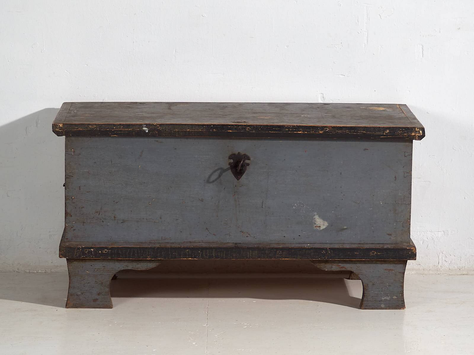 Antique wooden trunk with original lock (c.1900) #16