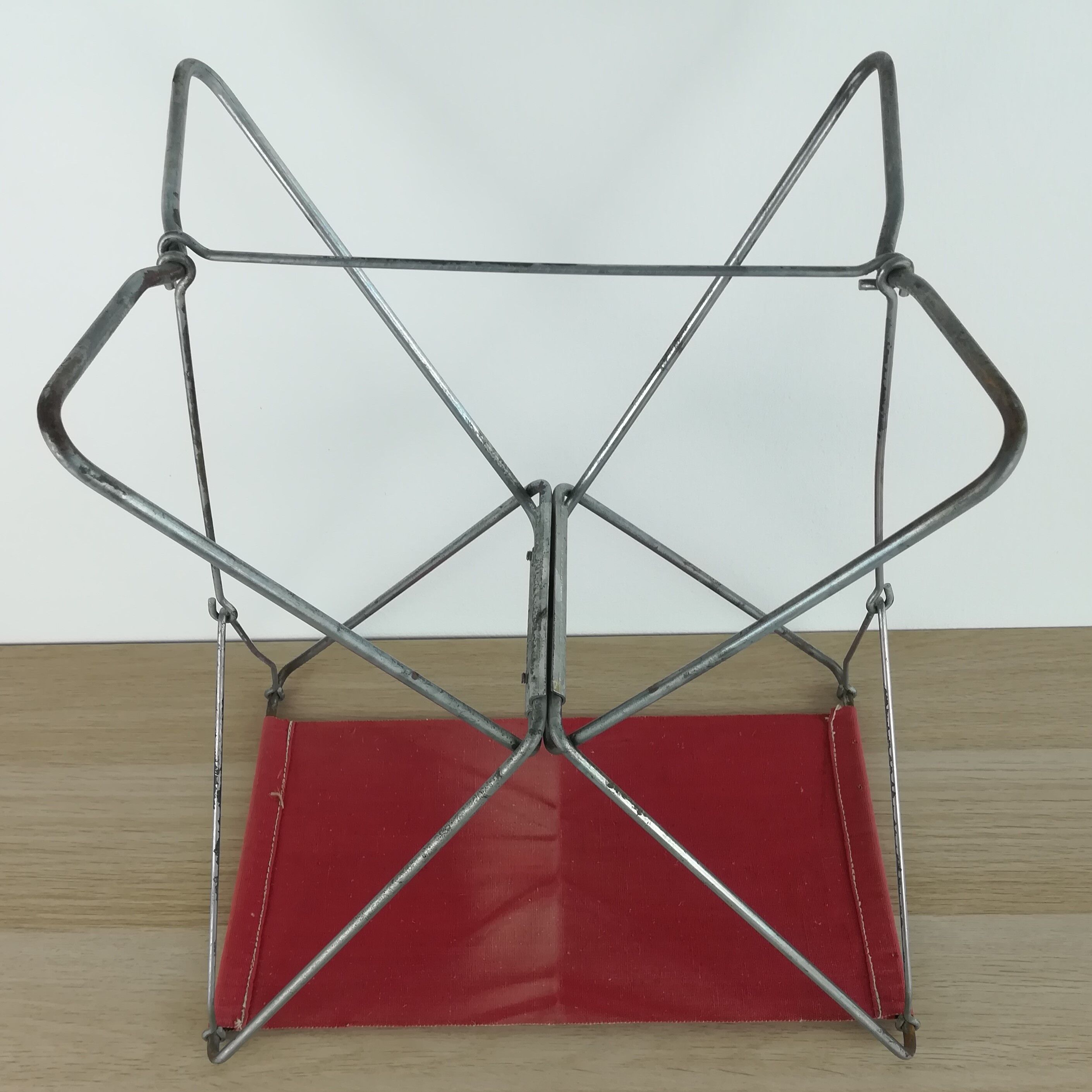 Folding camping seat