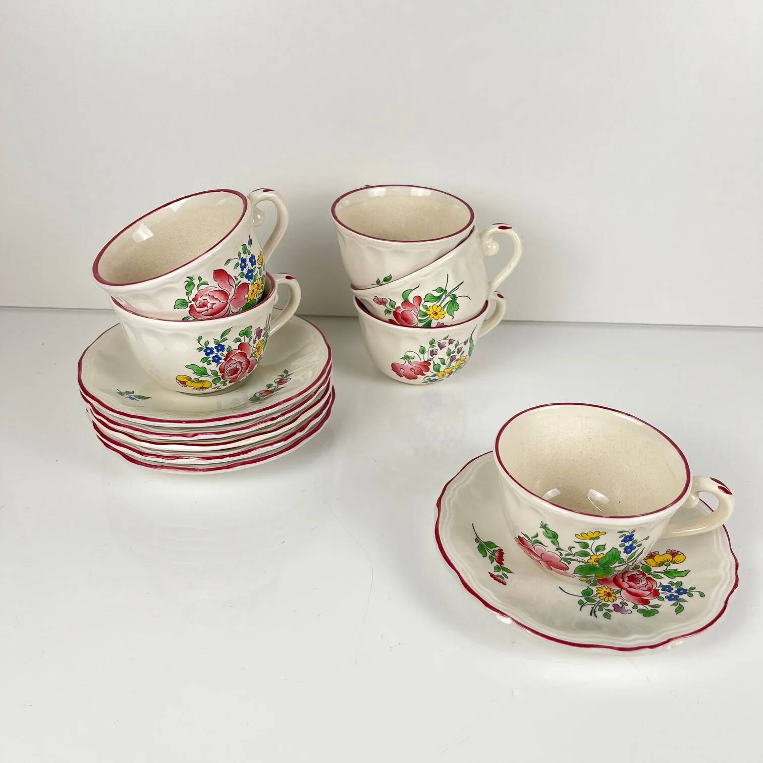 Set of 6 coffee cups with saucers model Réverbère by KG Lunéville.