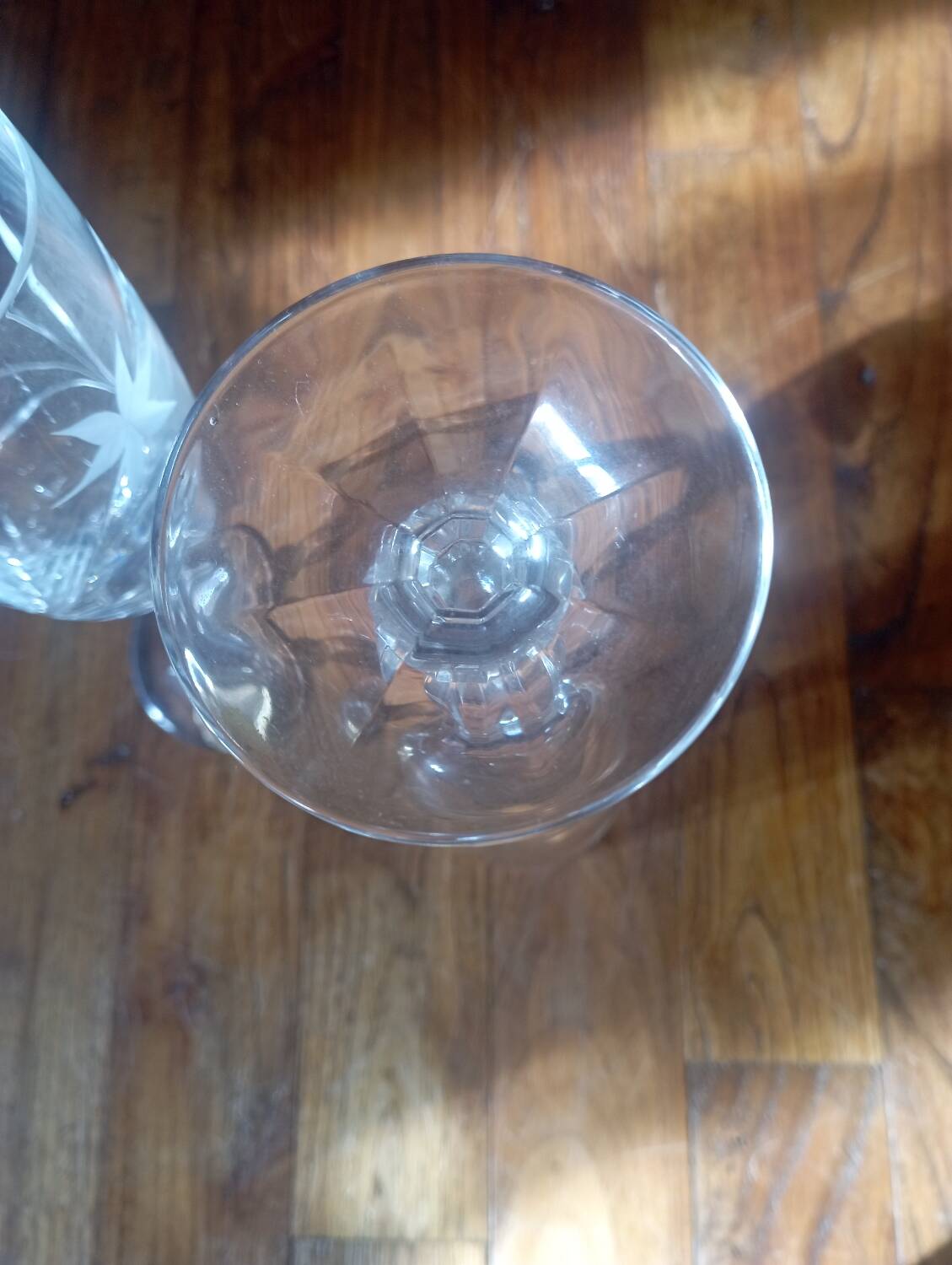 6 hand-cut crystal champagne flutes