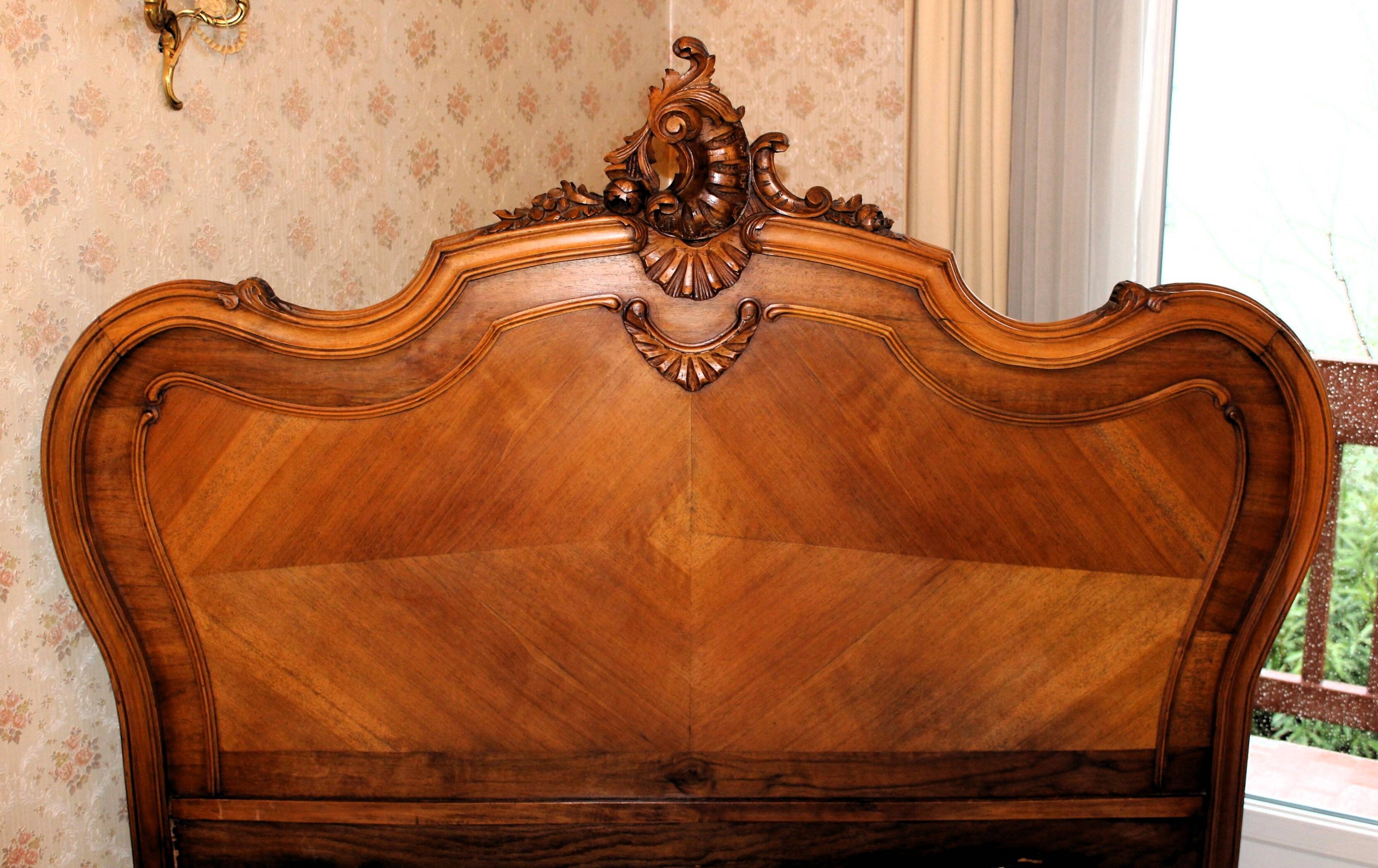 Walnut rocaille bed from the early 20th century.