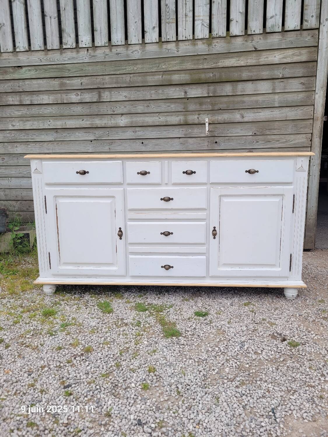 Buffet en bois patiné blanc